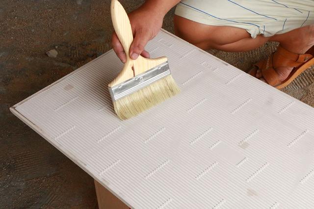 瓷磚上墻出現空鼓、脫落情況是什么原因?